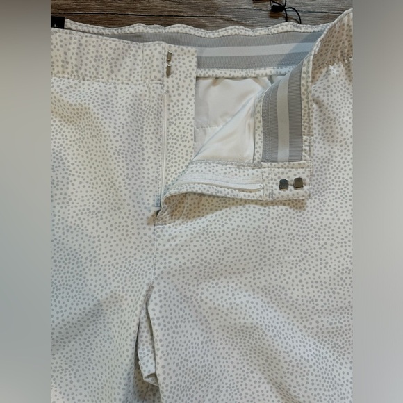 Under‎ Armour~ Women’s UA Links Printed Shorts White/ Gray Size 16 New 9” Inseam - Picture 5 of 12